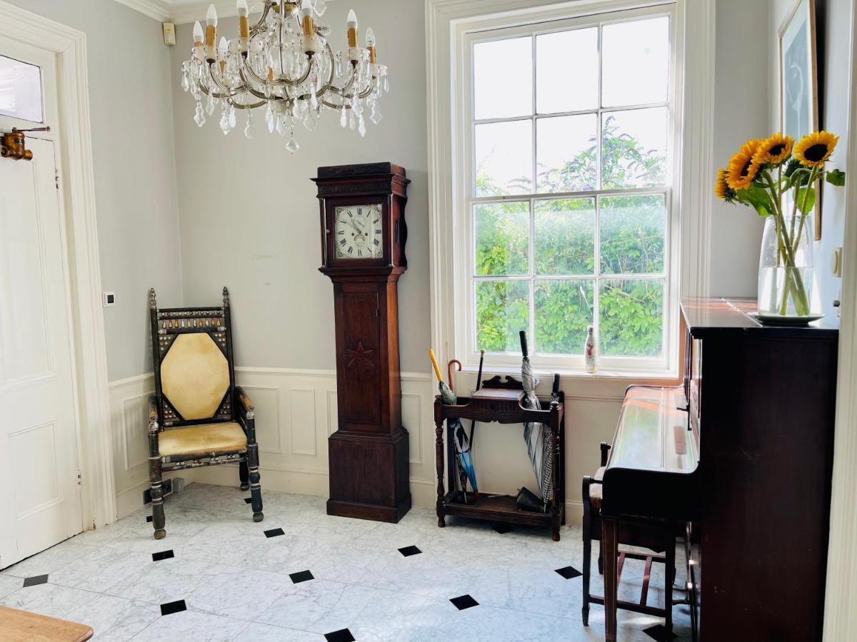 Beautiful Private 2 Bedroom Suite In Mansion Home With Free Parking برايتون المظهر الخارجي الصورة